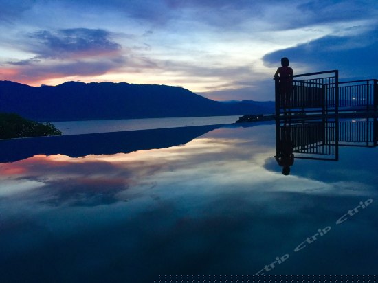 山居院露台海景房