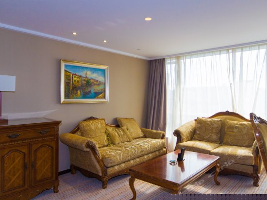 品悦家庭套房2室1厅