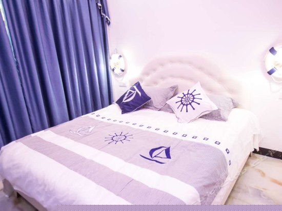 精装园景套房三室一厅