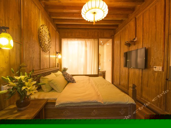 豪华大床房（二楼）