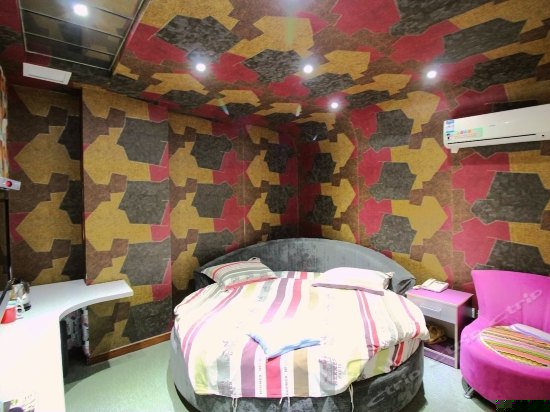 时尚主题圆床房