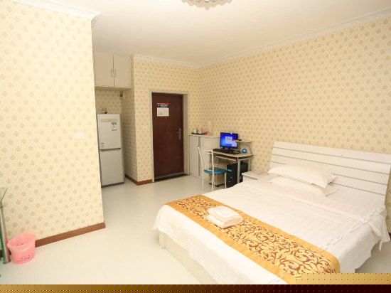 豪华电脑大床房