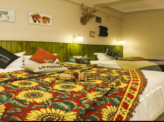 花间双床三人房