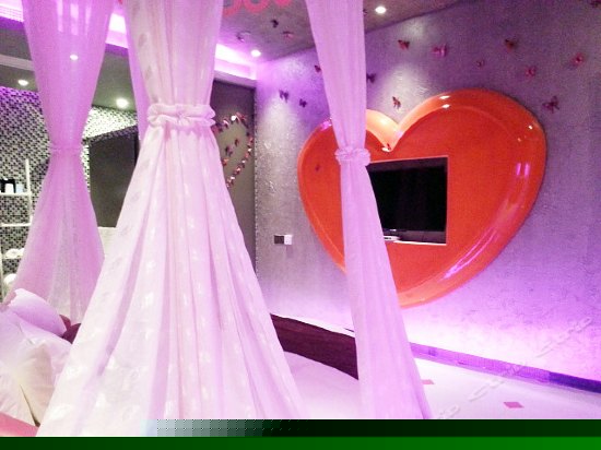 蝶舞梦境温馨情侣房(无窗)