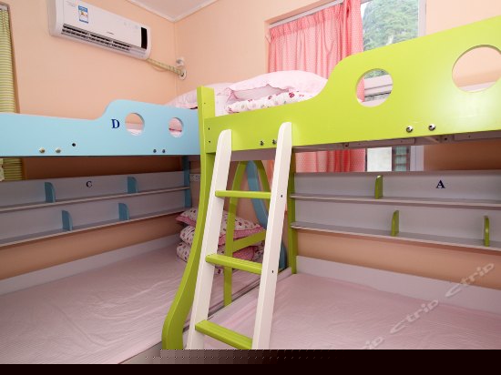 四人卡通床位房