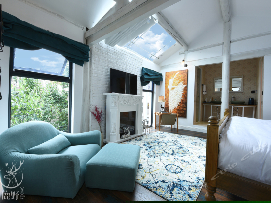 鹿叁苍麓天窗大床房