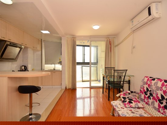 现代简约大床房