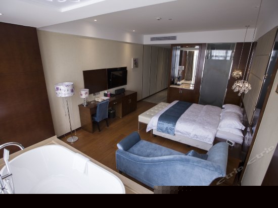 景观豪华大床房