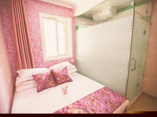 水晶粉大床房