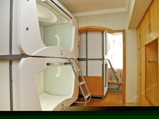 豪华女生四人横舱房