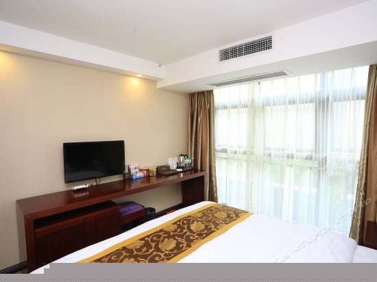 精品阳光大床房