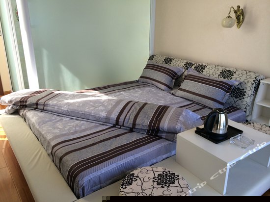 三楼榻榻米海景大床房