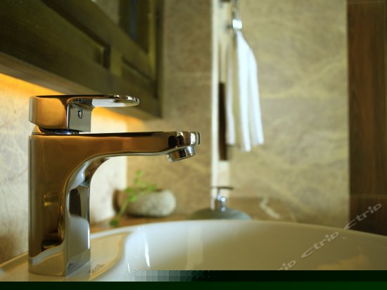 雁阵40°阳台海景大床房