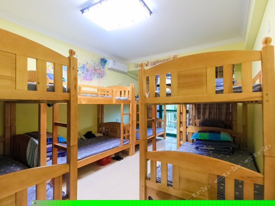 男生十人间（床位）