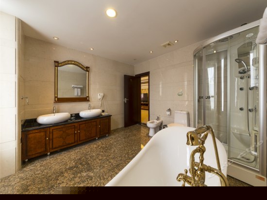 高级商务四室一厅套房