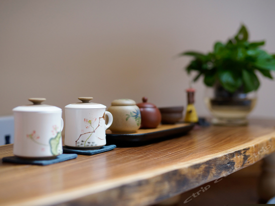 静乾（圆床星光房）