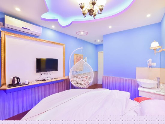 情侣主题圆床房
