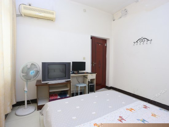 电脑外窗大床房