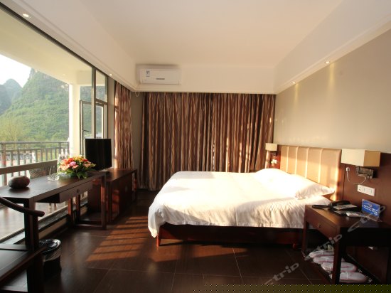 观云豪华阳台家庭房