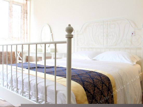 高级市景单卧大床房