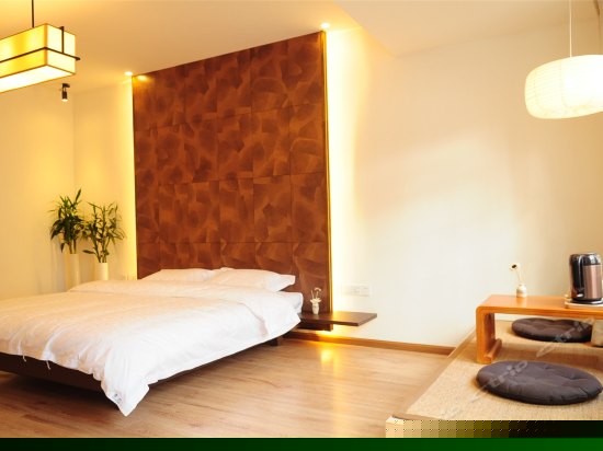 凡尘院景大床房