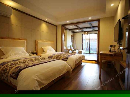 云花火山汤池花园豪华亲子套房