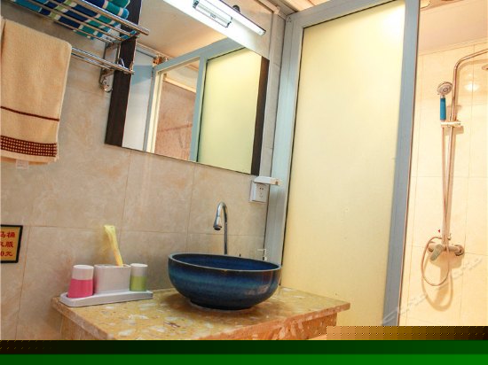 蜜月情侣大床房（二楼）