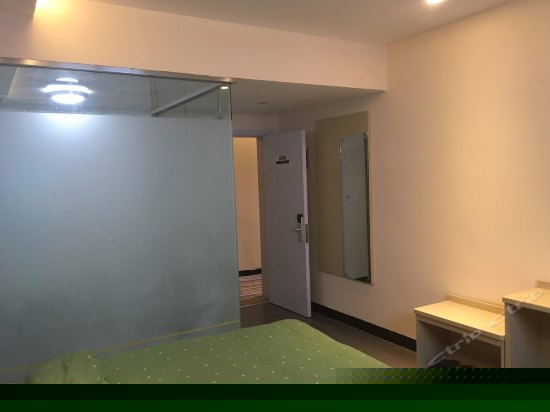 标准双床房（无窗）