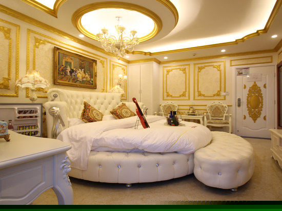 奢华宫廷圆床房