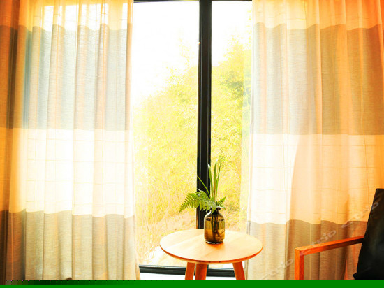 花园汤池情侣房