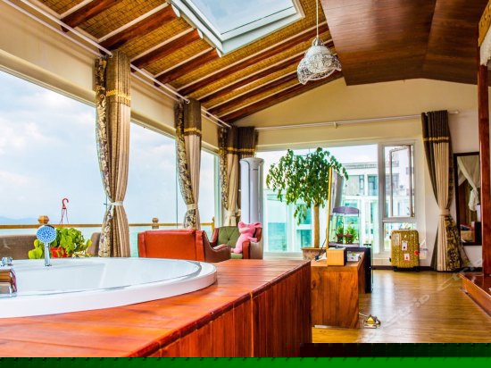 270°亲海独立阳台海景大床房