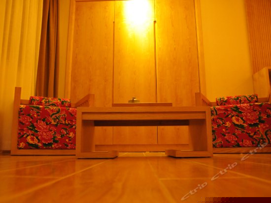 豪华亲子大炕房