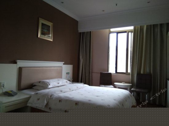 豪华商务大床房