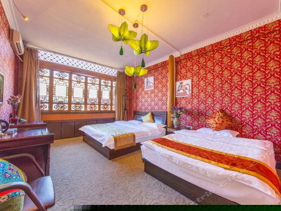 二楼豪华墨韵家庭房