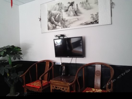 豪华龙凤土炕三人间