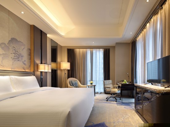 行政豪华大床房