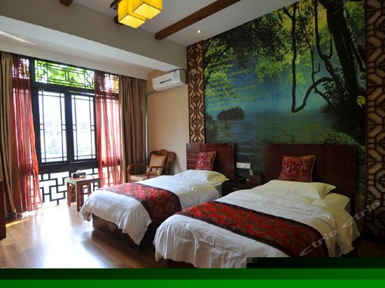 临河观景标准间