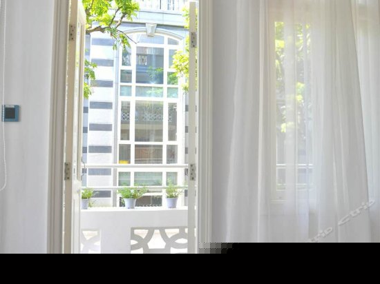 202独立阳台大床房