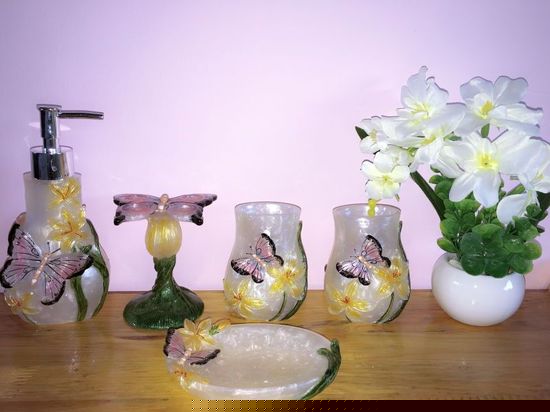 一面湖水大床房