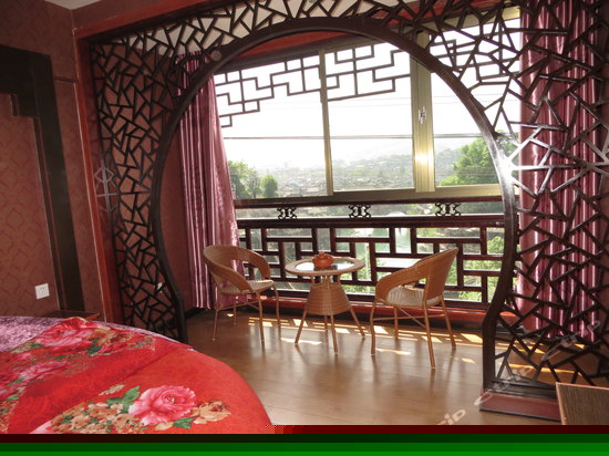 江景蜜月圆床房