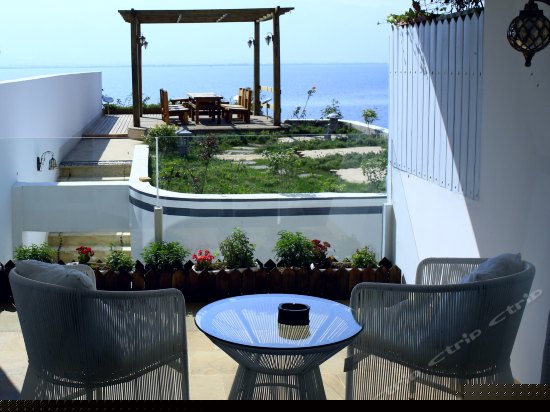 清塘40°阳台海景榻榻米双床房