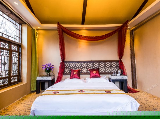 雅致蜜月大床房