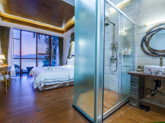 雅致海景家庭套房