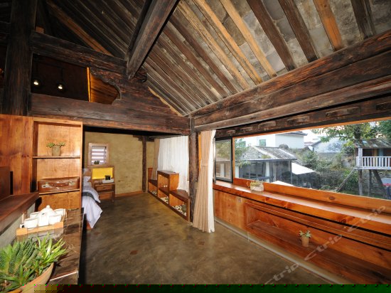 舍昼夜二楼豪华蜜月套房