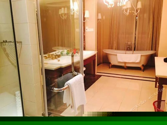 山湖景观豪华套房