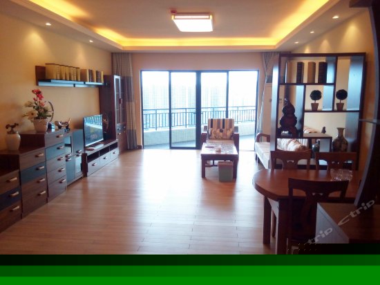 温馨园景三卧室三床套房