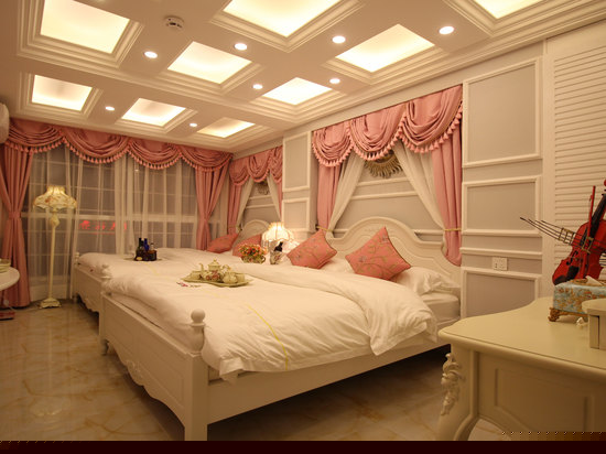豪华宫廷家庭房