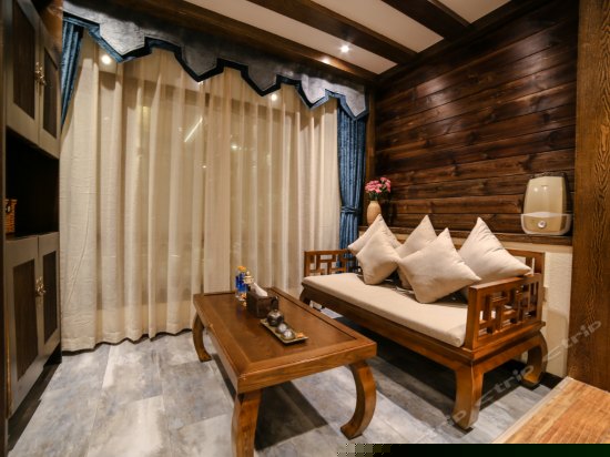藏式风情豪华大床房