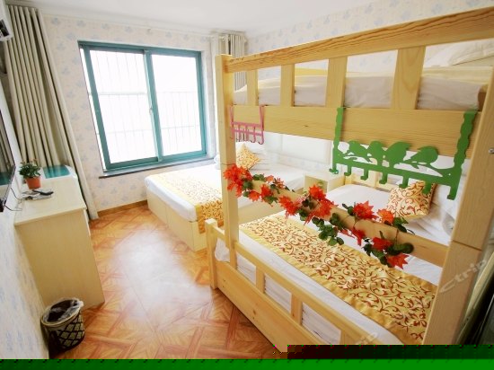 碧海蓝天温馨四人间