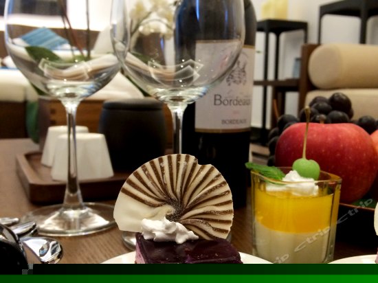 至尊蜜月海景大床房